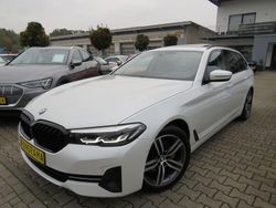 Mineralweiss Gebraucht 2020 BMW 520 Sport Line Kombi | 30.990 € (Teuer)