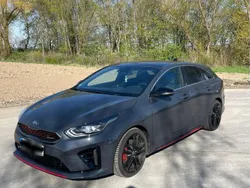 Grau Gebraucht 2020 Kia ProCeed GT Kleinwagen | 24.950 € (Fairer Preis)
