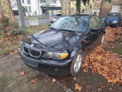 Schwarz Gebraucht 2002 BMW 318 Limousine | 750 € (Superpreis)