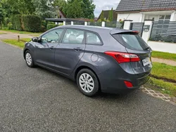 Grau Gebraucht 2017 Hyundai i30 Kombi | 7.350 €