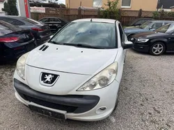 Weiß Gebraucht 2011 Peugeot 206+ Style Kleinwagen | 1.200 € (Superpreis)