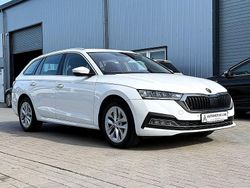 Weiß Gebraucht 2022 Skoda Octavia Limousine | 19.950 € (Guter Preis)