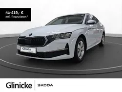 Moonweiss metallic Gebraucht 2024 Skoda Octavia Selection Limousine | 31.855 € (Fairer Preis)
