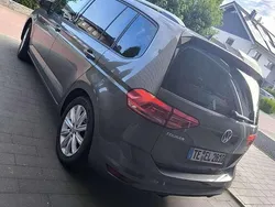 Grau Gebraucht 2016 VW Touran Comfortline Van / Kleinbus | 11.190 € (Teuer)