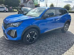 Blau Gebraucht 2023 Peugeot 2008 Allure SUV | 17.977 € (Fairer Preis)