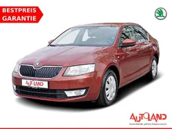 Schwarz (metallic) Gebraucht 2015 Skoda Octavia Limousine | 10.990 € (Fairer Preis)