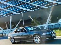 Schwarz Gebraucht 1995 BMW 328 Cabriolet M Sport Cabrio | 15.555 €