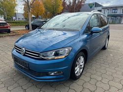 Blau Gebraucht 2017 VW Touran Comfortline Van / Kleinbus | 16.400 € (Fairer Preis)