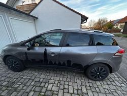 Grau Gebraucht 2014 Renault Clio IV Experience Limousine | 5.990 € (Fairer Preis)