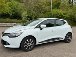 Weiß Gebraucht 2016 Renault Clio IV Luxe Limousine | 8.400 € (Fairer Preis)