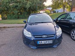 Blau Gebraucht 2011 Ford Focus Trend Limousine | 2.300 € (Fairer Preis)