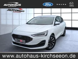 Frostweiß (weiß) Gebraucht 2024 Ford Focus Titanium Limousine | 20.950 € (Superpreis)