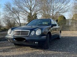Schwarz Gebraucht 1999 Mercedes E280 Elegance Limousine | 3.890 € (Fairer Preis)
