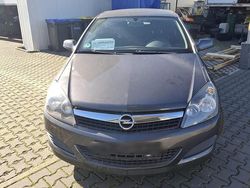 Grau Gebraucht 2009 Opel Astra Kleinwagen | 2.800 € (Etwas zu teuer)