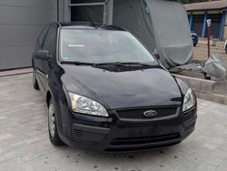 Blau Gebraucht 2005 Ford Focus Trend Kleinwagen | 1.850 € (Fairer Preis)