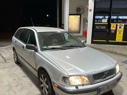 Silber Gebraucht 1998 Volvo V40 Kombi | 2.250 € (Fairer Preis)