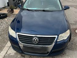 Blau Gebraucht 2005 VW Passat Limousine | 1.900 € (Fairer Preis)
