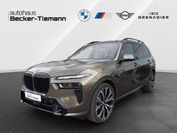 Grün Gebraucht 2024 BMW X7 M Sport SUV | 102.811 €