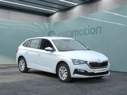 Weiß Gebraucht 2024 Skoda Scala Kleinwagen | 19.279 € (Fairer Preis)