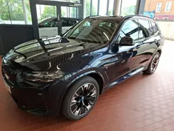 Carbonschwarz metallic Gebraucht 2023 BMW iX3 M Sport SUV | 43.900 € (Superpreis)