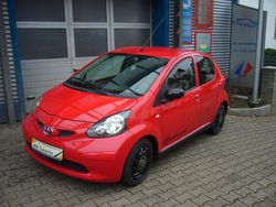 Rot Gebraucht 2005 Toyota Aygo Kleinwagen | 3.300 € (Teuer)