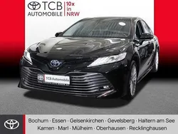 Tiefschwarz mica metallic Gebraucht 2020 Toyota Camry Executive Limousine | 33.989 € (Teuer)