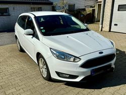 Weiß Gebraucht 2015 Ford Focus Business Edition Kombi | 6.290 € (Fairer Preis)