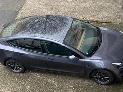 Grau Gebraucht 2021 Tesla Model 3 Standard Range Plus Limousine | 24.800 € (Superpreis)