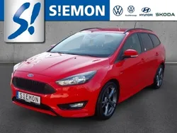 Rot Gebraucht 2018 Ford Focus ST-Line Kombi | 12.930 € (Fairer Preis)
