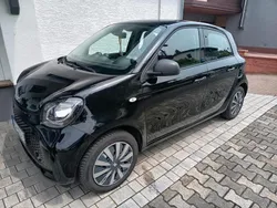 Schwarz Gebraucht 2021 Smart ForFour Electric Drive Limousine | 9.599 € (Fairer Preis)