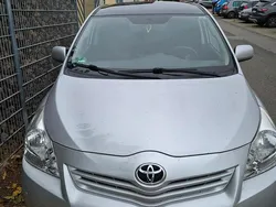 Silber Gebraucht 2010 Toyota Verso Van / Kleinbus | 6.000 € (Fairer Preis)
