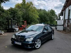Blau Gebraucht 2002 Mercedes C32 AMG AMG Limousine | 12.500 €