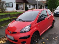 Rot Gebraucht 2011 Toyota Aygo Kleinwagen | 1.800 € (Fairer Preis)
