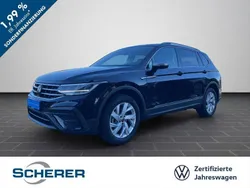Deep black perleffekt (metallic) Gebraucht 2024 VW Tiguan Allspace Life SUV | 33.980 € (Guter Preis)