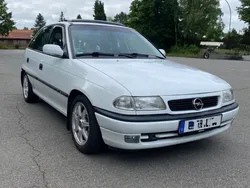 Weiß Gebraucht 1997 Opel Astra Limousine | 4.790 €