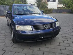 Blau Gebraucht 2000 VW Passat Kombi | 1.490 € (Etwas zu teuer)