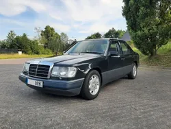 Schwarz Gebraucht 1989 Mercedes 260 Limousine | 5.950 €