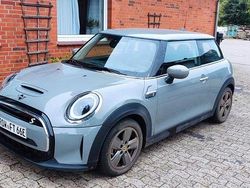 Grau Gebraucht 2022 Mini Cooper SE Classic Kleinwagen | 17.200 € (Fairer Preis)
