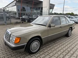 Braun Gebraucht 1991 Mercedes E230 Limousine | 15.900 €