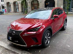 Rot Gebraucht 2019 Lexus NX300h E-FOUR Luxury Line SUV | 33.200 €