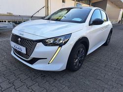 Weiß Gebraucht 2023 Peugeot 208 Allure Kleinwagen | 18.490 €