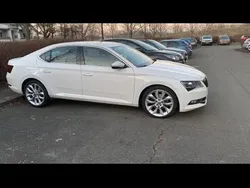 Weiß Gebraucht 2019 Skoda Superb Limousine | 14.900 € (Teuer)
