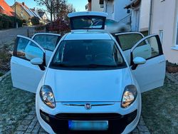 Weiß Gebraucht 2011 Fiat Punto Limousine | 2.300 € (Fairer Preis)
