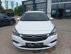 Weiß Gebraucht 2017 Opel Astra Edition Kombi | 8.300 € (Fairer Preis)