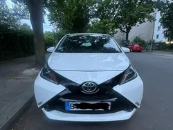 Weiß Gebraucht 2015 Toyota Aygo Kleinwagen | 6.950 € (Guter Preis)