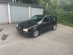 Schwarz Gebraucht 1999 VW Golf IV Basis Limousine | 1.300 € (Fairer Preis)