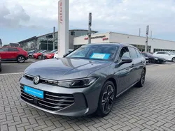 Grau Gebraucht 2024 VW Passat Elegance Kombi | 41.650 € (Guter Preis)