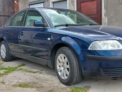 Blau Gebraucht 2002 VW Passat Basis Limousine | 1.000 € (Guter Preis)
