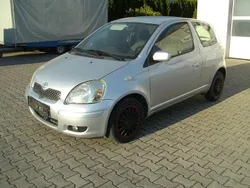 Silber Gebraucht 2005 Toyota Yaris Kleinwagen | 900 € (Guter Preis)
