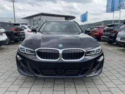 Schwarz uni Neu 2025 BMW 320 Sport Line Kombi | 50.499 € (Superpreis)